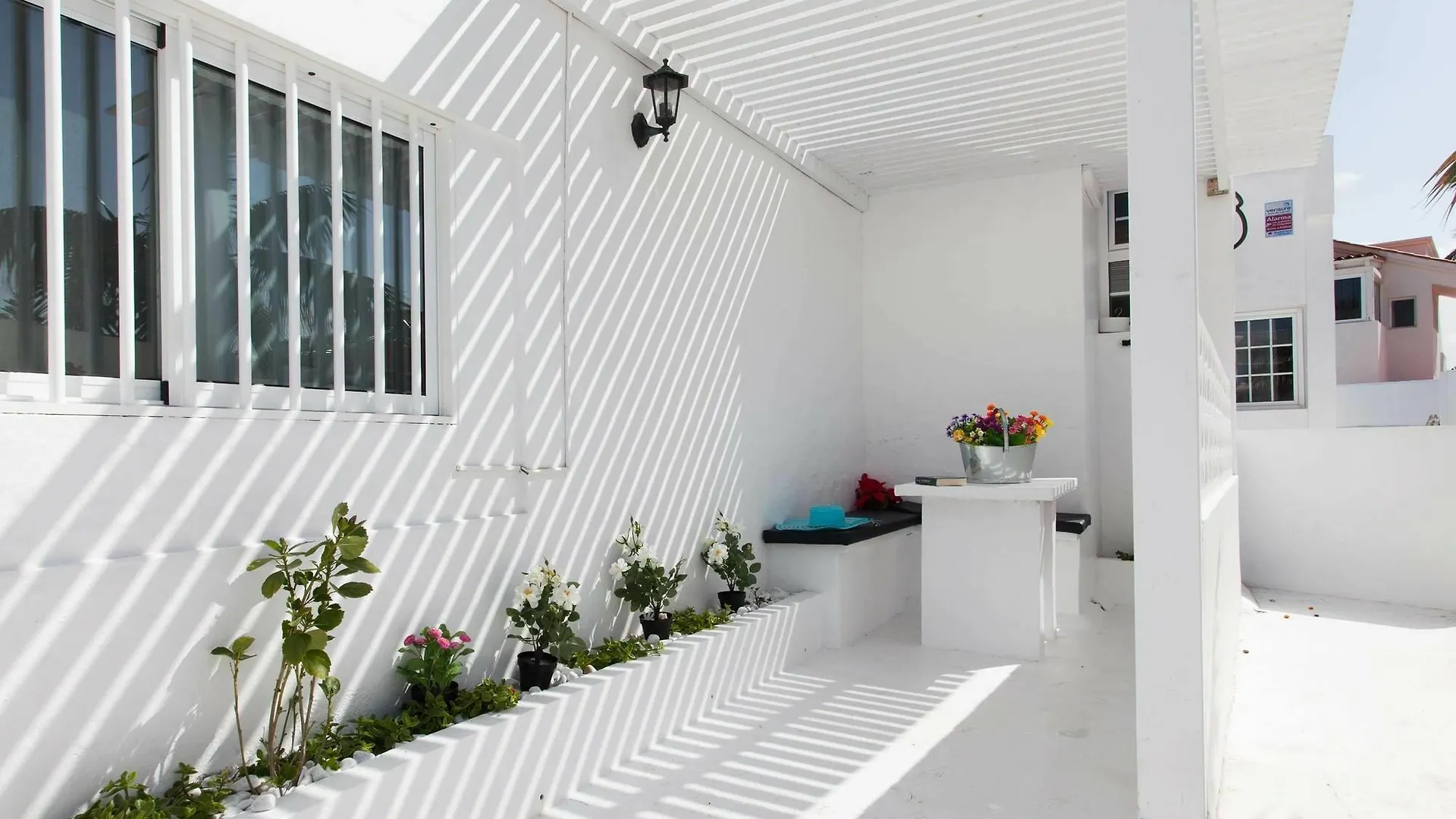 Estudios Corralejo Center 0*,  Spagna